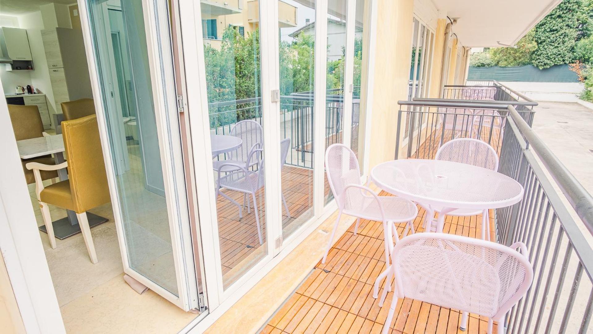 Relais Du Lac Village - Italian Homing Desenzano del Garda Bagian luar foto